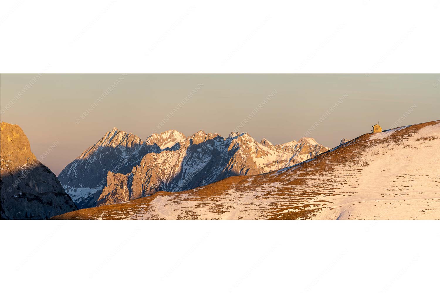 Erinnerungshütte – Seitenverhältnis 3:1 — Karwendel und Wettersteingebirge Die Erinnerungshütte am Scharnitzjoch auf der Wetterstein-Südseite ist traumhaft gelegen
