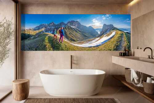 Blick durchs Puittal im Wetterstein in den Sonnenaufgang - Erlebnis Wetterstein - Größe ca. 300x100cm, Seitenverhältnis 3:1 - Wanderer am Scharnitzjoch - weitere Infos unter https://www.kriner-weiermann.de