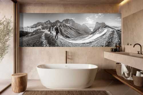 Blick durchs Puittal im Wetterstein in den Sonnenaufgang - Erlebnis Wetterstein - Größe ca. 300x100cm, Seitenverhältnis 3:1 - Wanderer am Scharnitzjoch - weitere Infos unter https://www.kriner-weiermann.de