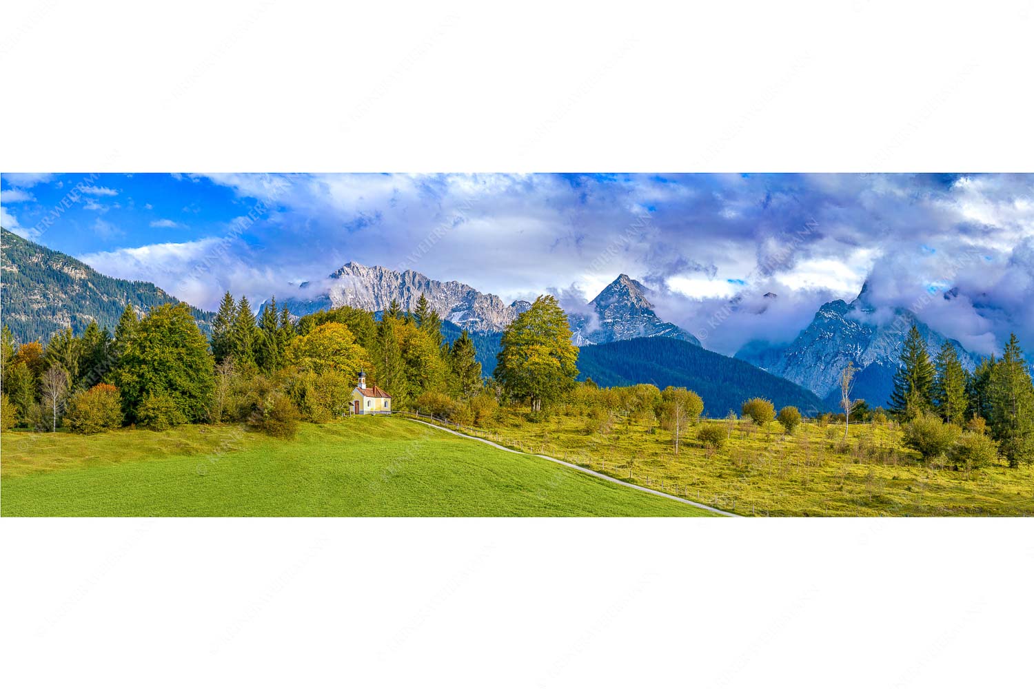 Erste Herbsttage – Seitenverhältnis 3:1 — Kapelle mit Karwendel Blick über die Kapelle Mairia Rast bei Krün zum Wörner und Tiefkarspitze