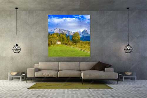 Blick über die Kapelle Mairia Rast bei Krün zum Wörner und Tiefkarspitze - Erste Herbsttage - Wandbild - Größe ca. 160x160cm, Seitenverhältnis 1:1 - Kapelle mit Karwendel - weitere Infos unter https://www.kriner-weiermann.de