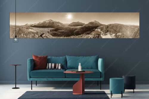 Blick auf Mittenwald am Karwendel und dem Lautersee am Wetterstein - Erstes Weiss - Größe ca. 350x70cm, Seitenverhältnis 5:1 - Mittenwald und Lautersee - weitere Infos unter https://www.kriner-weiermann.de