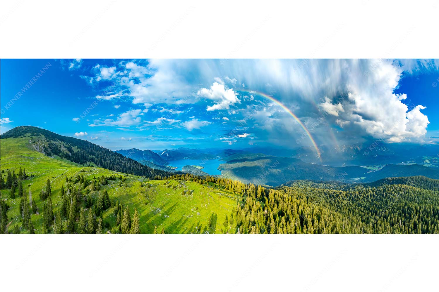 Farbenkranz – Seitenverhältnis 2,5:1 — Simetsberg Walchensee Regenborgen Regenbogen über dem Simetsberg und Walchensee