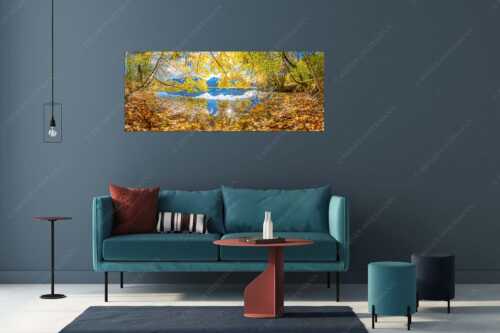 Wenn die Äste mit buntem Laub beinahe das Wasser berühren entstehen traumhafte Bilder - Farbpalette - Größe ca. 175x70cm, Seitenverhältnis 2,5:1 - Barmsee mit Karwendlegebirge - weitere Infos unter https://www.kriner-weiermann.de