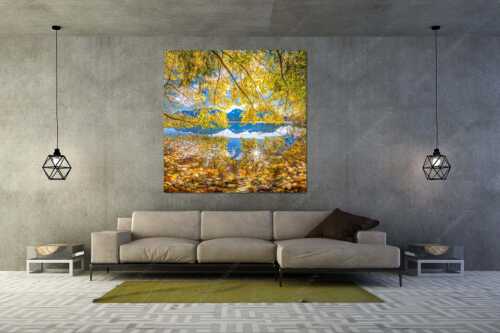 Wenn die Äste mit buntem Laub beinahe das Wasser berühren entstehen traumhafte Bilder - Farbpalette - Größe ca. 160x160cm, Seitenverhältnis 1:1 - Barmsee mit Karwendlegebirge - weitere Infos unter https://www.kriner-weiermann.de