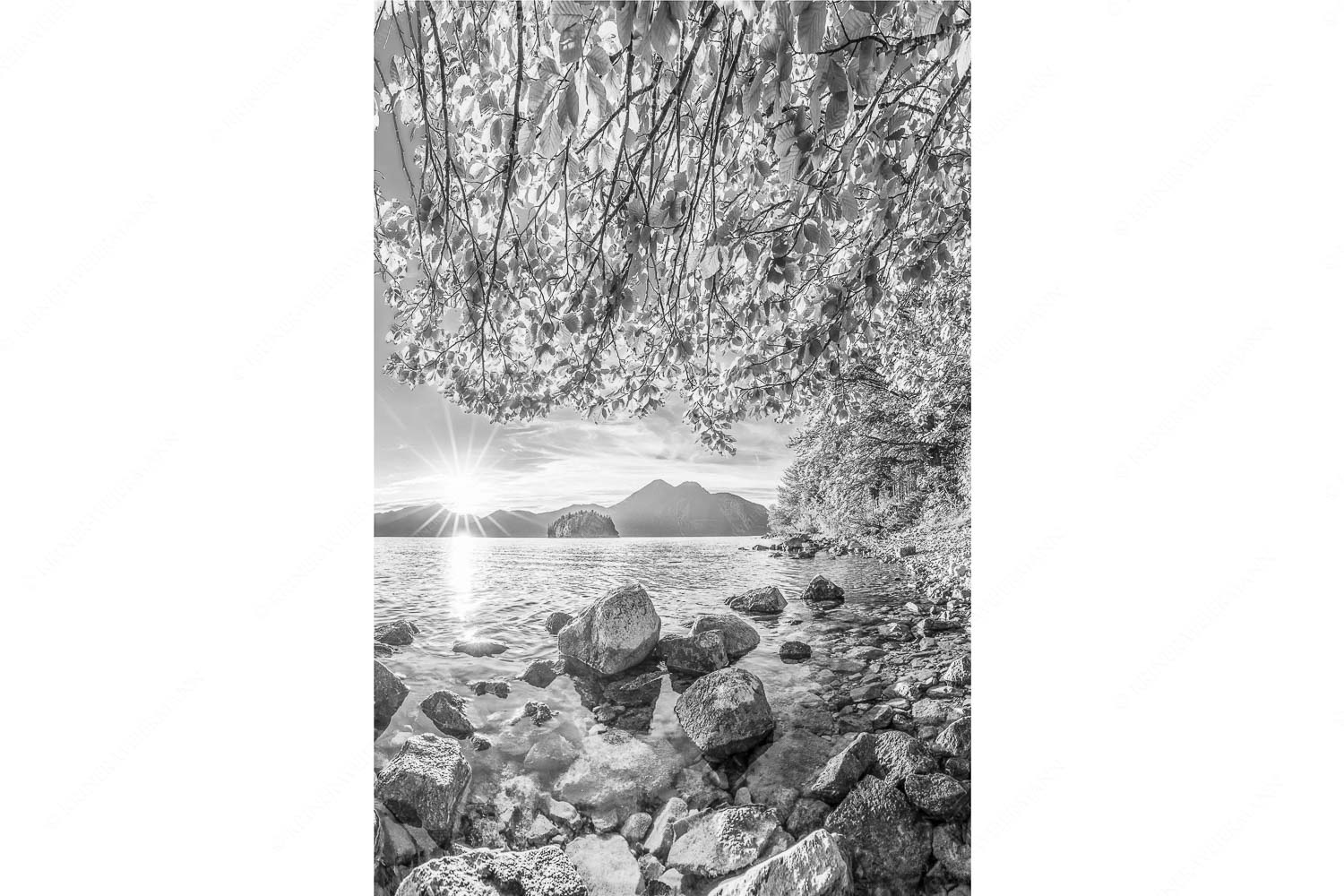 Fenster zum See – Seitenverhältnis 2:3 — Walchensee Insel Sassau mit Estergebirge Blick über den Walchensee mit Insel Sassau zum Sonnenuntergang im Estergebirge
