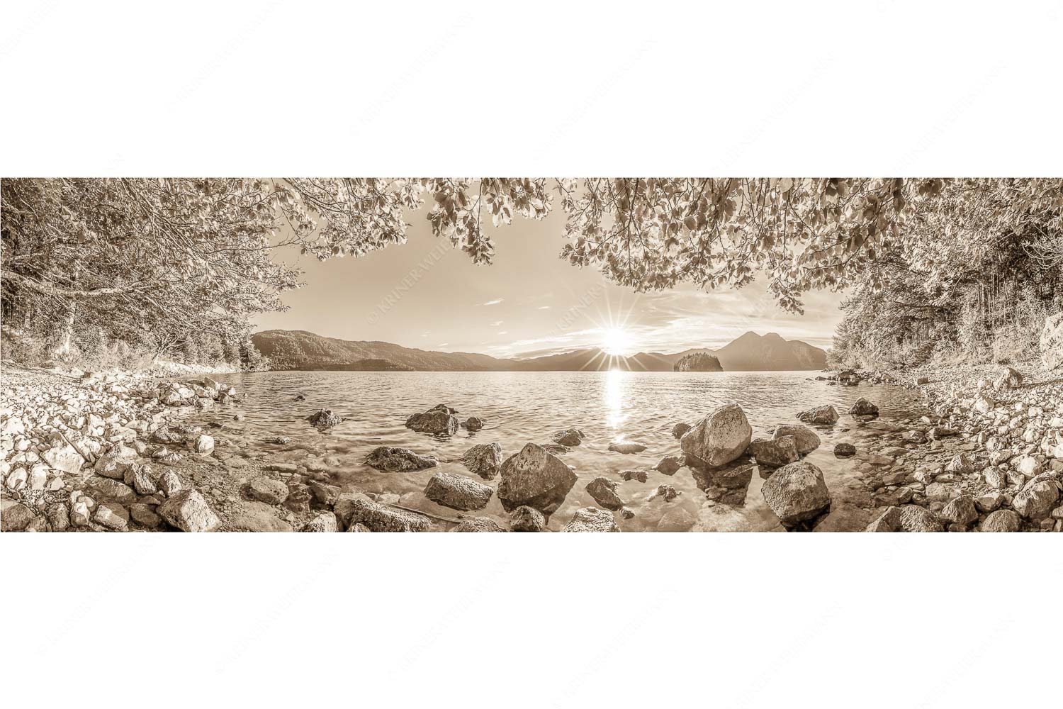Fenster zum See – Seitenverhältnis 3:1 — Walchensee Insel Sassau mit Estergebirge Blick über den Walchensee mit Insel Sassau zum Sonnenuntergang im Estergebirge