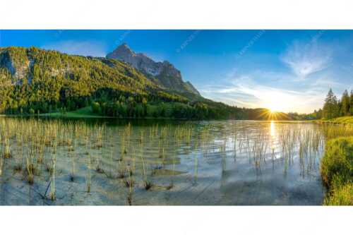 Blick über den Ferchensee zur Unteren Wettersteinspitze bei Sonnenuntergang - Ferchenseeabend - Seitenverhältnis 2:1 - Ferchensee Wetterstein Sonnenuntergang - weitere Infos unter https://www.kriner-weiermann.de