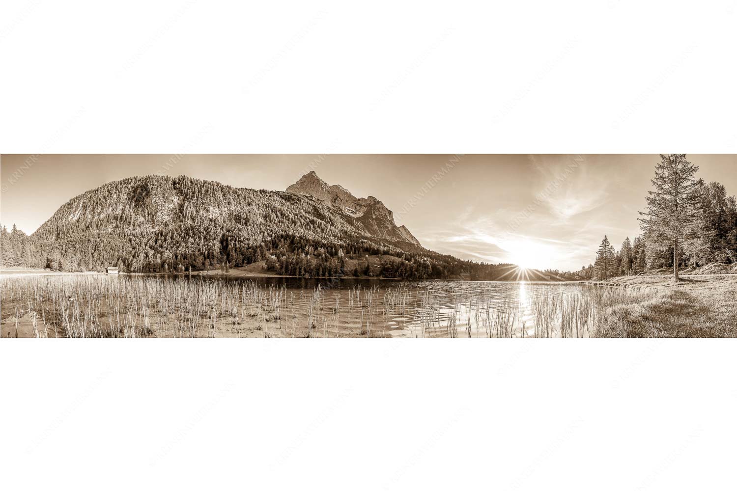 Blick über den Ferchensee zur Unteren Wettersteinspitze bei Sonnenuntergang