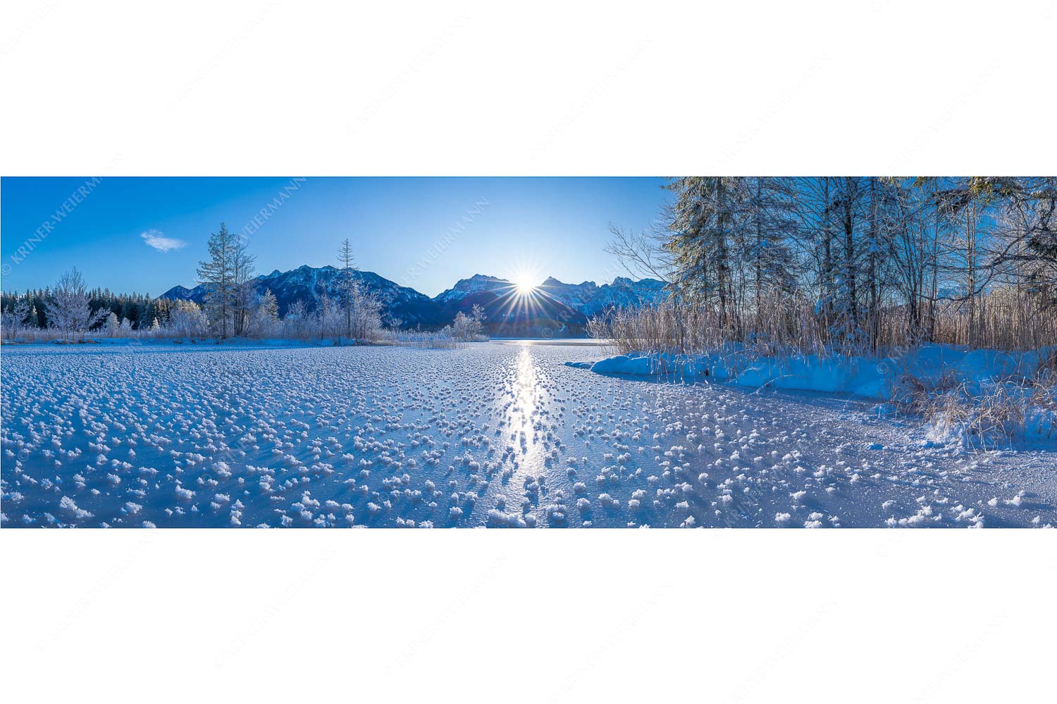 Filigran – Seitenverhältnis 3:1 — Barmsee mit Karwendel Bei großer Kälte und ohne Niederschlag bilden sich tausende Eisrosen am Barmsee