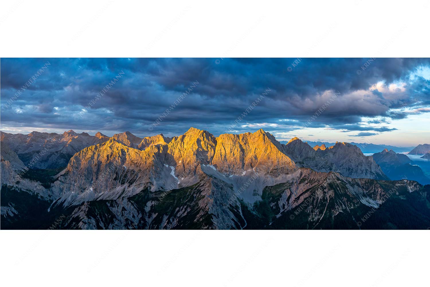 Firewall – Seitenverhältnis 2,5:1 — Morgenstimmung Hochkarspitze Wörner im Karwendel Erstes Sonnenlicht auf Raffelspitze, Hochkarspitze, Wörner und die nördliche Karwendelkette