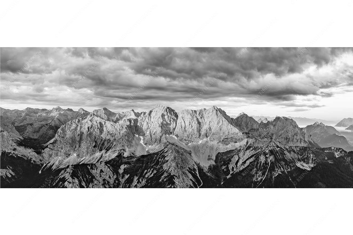 Firewall – Seitenverhältnis 2,5:1 — Morgenstimmung Hochkarspitze Wörner im Karwendel Erstes Sonnenlicht auf Raffelspitze, Hochkarspitze, Wörner und die nördliche Karwendelkette