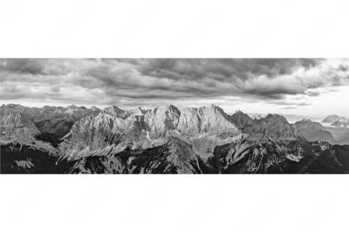Erstes Sonnenlicht auf Raffelspitze, Hochkarspitze, Wörner und die nördliche Karwendelkette - Firewall - Seitenverhältnis 3:1 - Morgenstimmung Hochkarspitze Wörner im Karwendel - weitere Infos unter https://www.kriner-weiermann.de