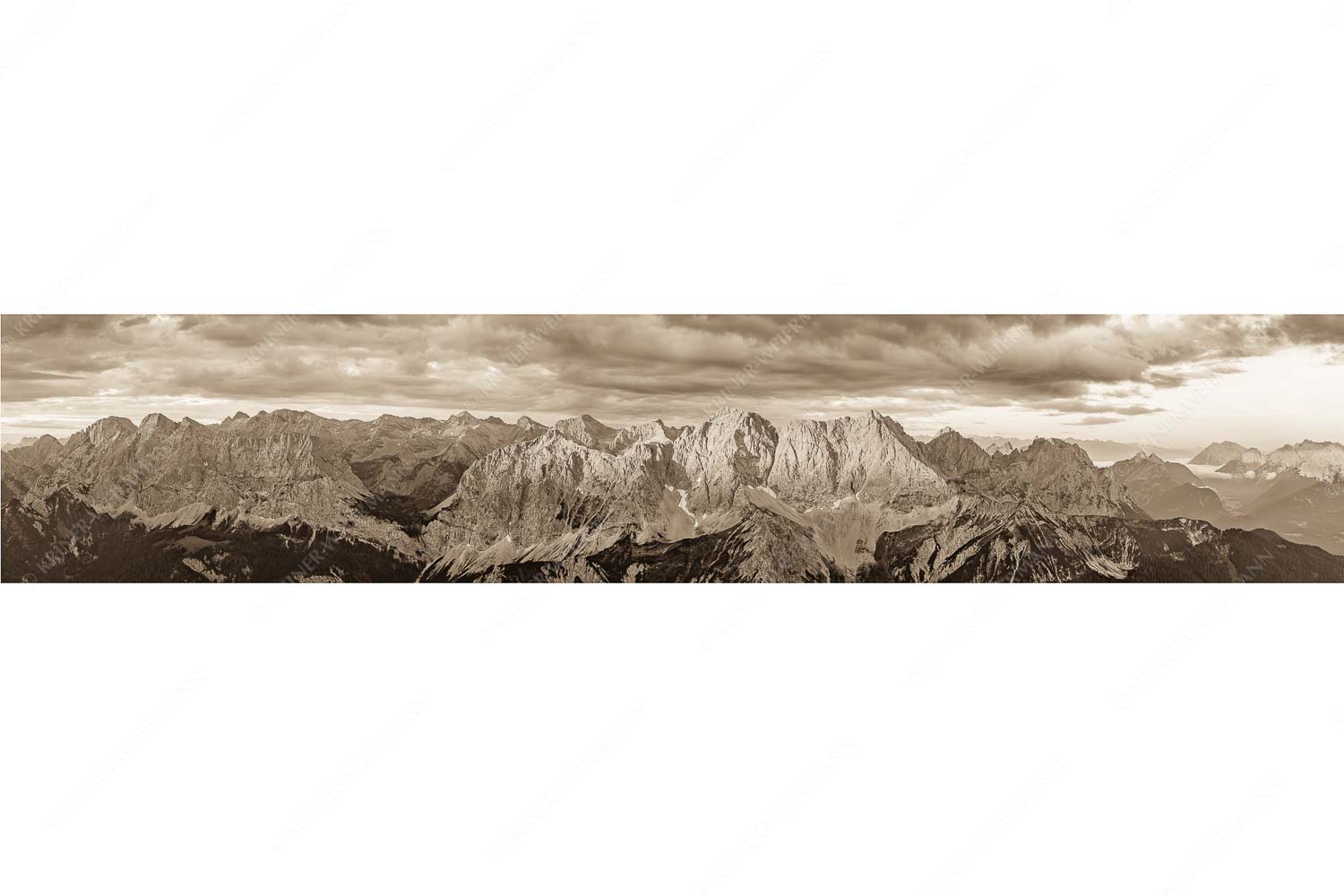 Erstes Sonnenlicht auf Raffelspitze, Hochkarspitze, Wörner und die nördliche Karwendelkette