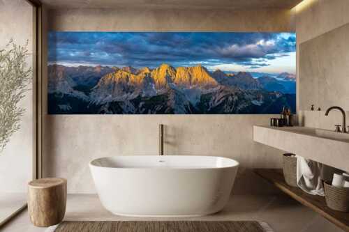 Erstes Sonnenlicht auf Raffelspitze, Hochkarspitze, Wörner und die nördliche Karwendelkette - Firewall - Größe ca. 300x100cm, Seitenverhältnis 3:1 - Morgenstimmung Hochkarspitze Wörner im Karwendel - weitere Infos unter https://www.kriner-weiermann.de