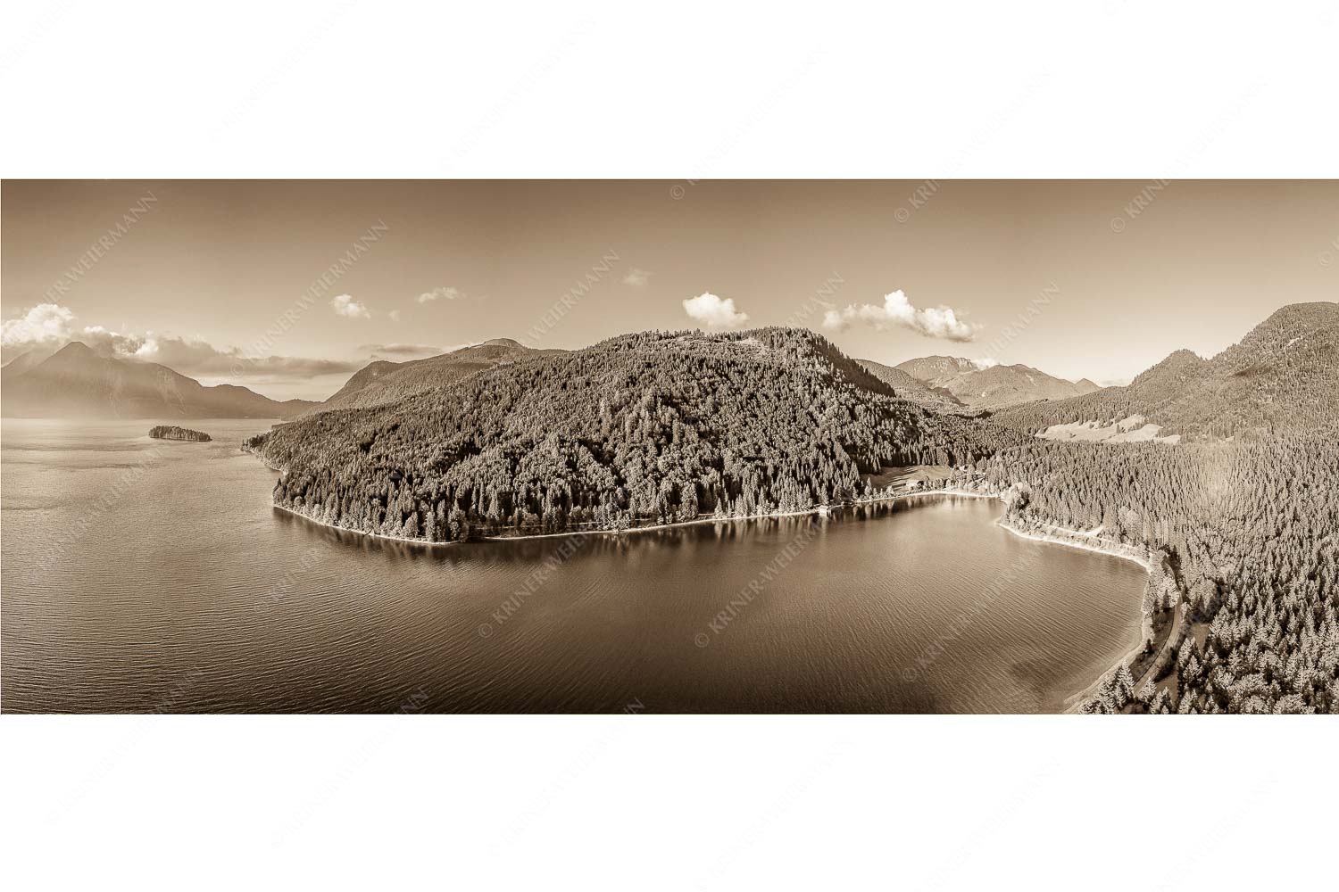 Fischberg – Seitenverhältnis 2,5:1 — Walchensee Niedernach Sassau Blick über den Walchensee mit Insel Sassau zum Jochberg und Benediktenwand