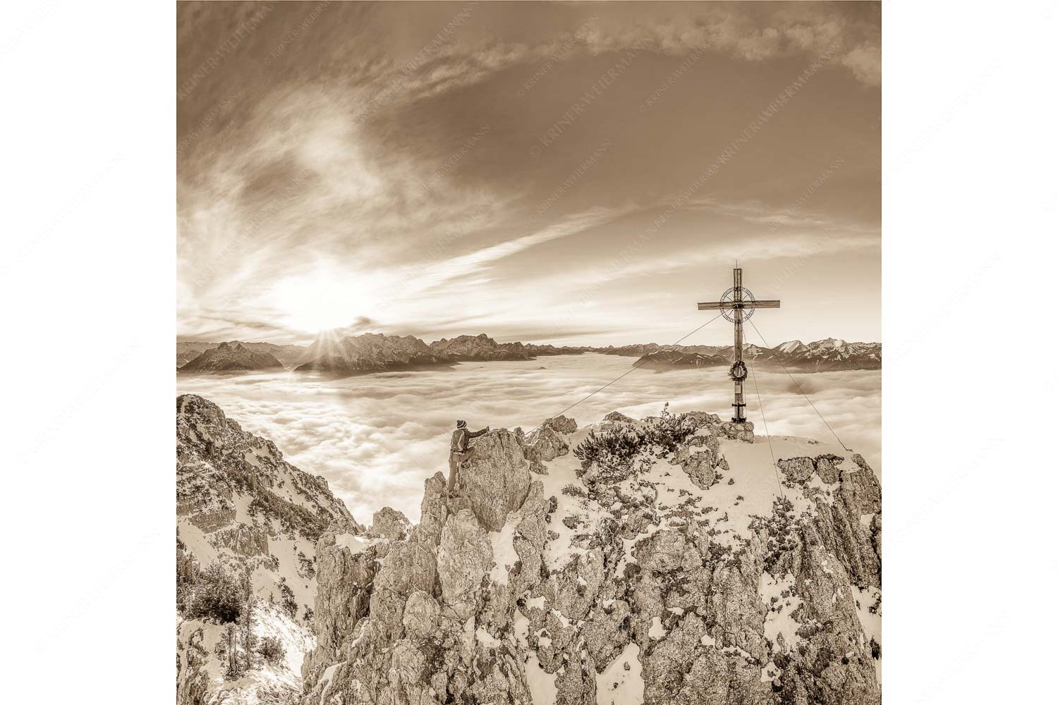 Fortuna II – Seitenverhältnis 1:1 — Klettern zum Signalkopf Blick vom Signalkopf über Wolkenmeer über dem Oberen Isartal zum Sonnenuntergang im Wetterstein