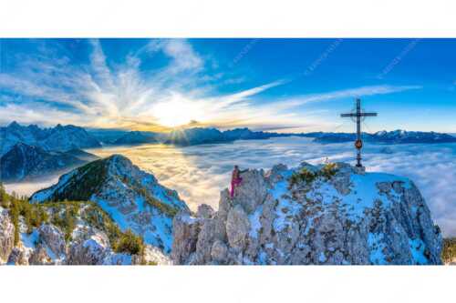 Blick vom Signalkopf über Wolkenmeer über dem Oberen Isartal zum Sonnenuntergang im Wetterstein - Fortuna II - Seitenverhältnis 2:1 - Klettern zum Signalkopf - weitere Infos unter https://www.kriner-weiermann.de