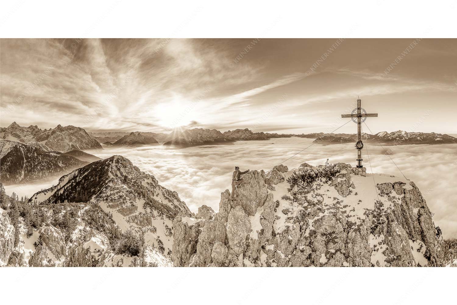 Fortuna II – Seitenverhältnis 2:1 — Klettern zum Signalkopf Blick vom Signalkopf über Wolkenmeer über dem Oberen Isartal zum Sonnenuntergang im Wetterstein