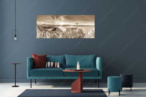 Blick vom Signalkopf über Wolkenmeer über dem Oberen Isartal zum Sonnenuntergang im Wetterstein - Fortuna II - Größe ca. 175x70cm, Seitenverhältnis 2,5:1 - Klettern zum Signalkopf - weitere Infos unter https://www.kriner-weiermann.de