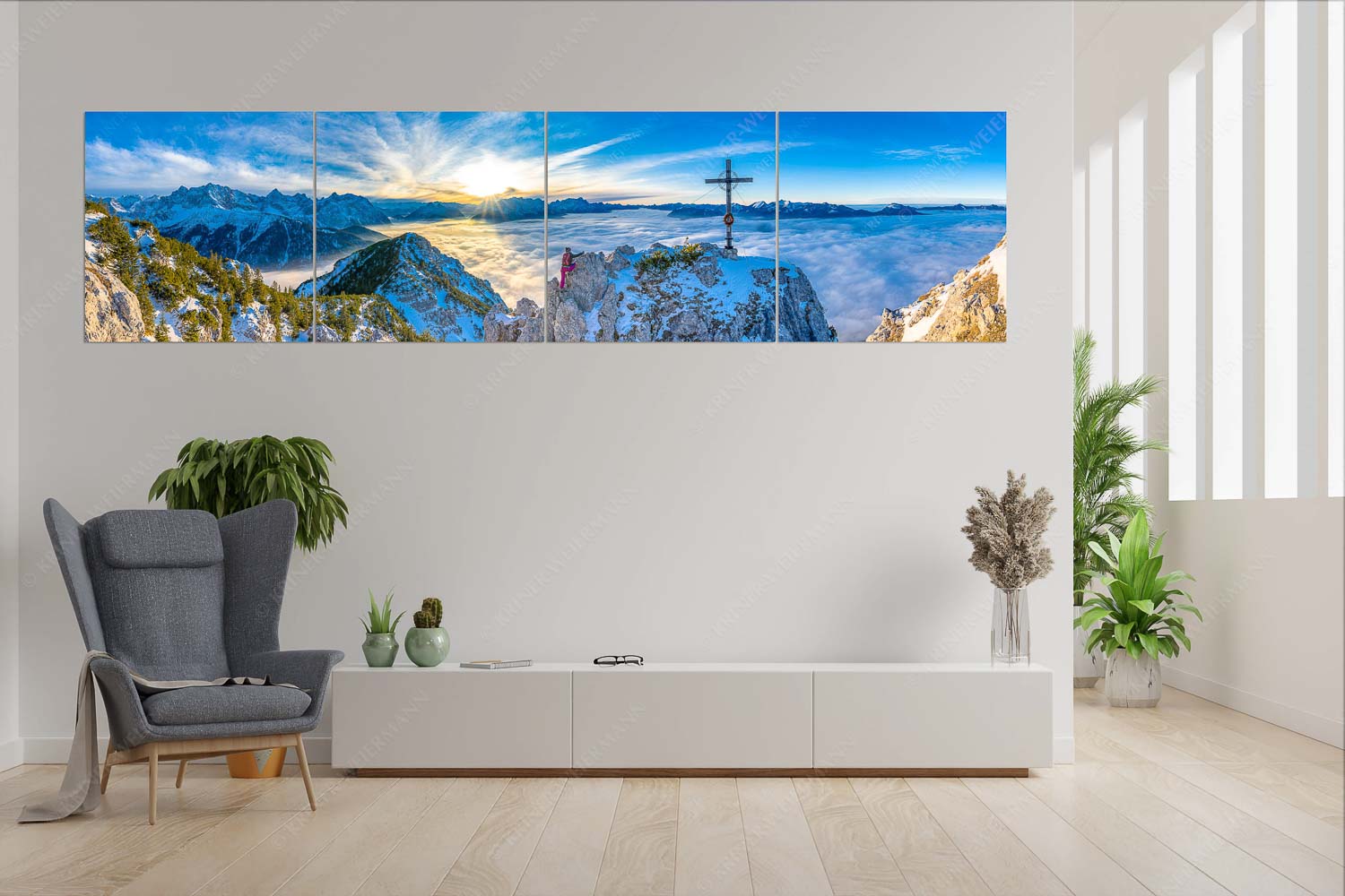 Fortuna II – 4er Split, Größe ca. 280x70cm, Seitenverhältnis 4:1 — Klettern zum Signalkopf Blick vom Signalkopf über Wolkenmeer über dem Oberen Isartal zum Sonnenuntergang im Wetterstein - Fortuna II - 4er Split, Größe ca. 280x70cm, Seitenverhältnis 4:1 - Klettern zum Signalkopf - weitere Infos unter https://www.kriner-weiermann.de