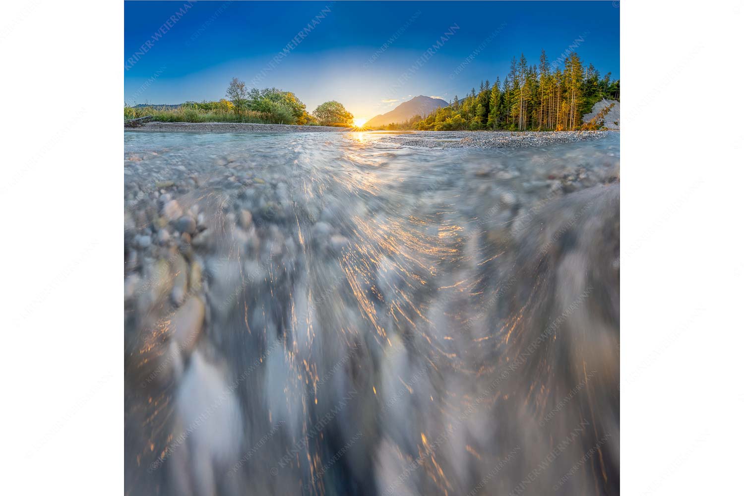 Freude am Fließen – Seitenverhältnis 1:1 — Isar Wasser Sonnenaufgang an der Isar mit Karwendelgebirge