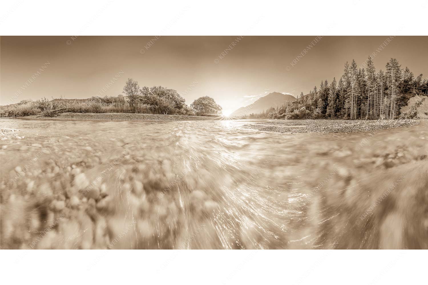 Freude am Fließen – Seitenverhältnis 2:1 — Isar Wasser Sonnenaufgang an der Isar mit Karwendelgebirge