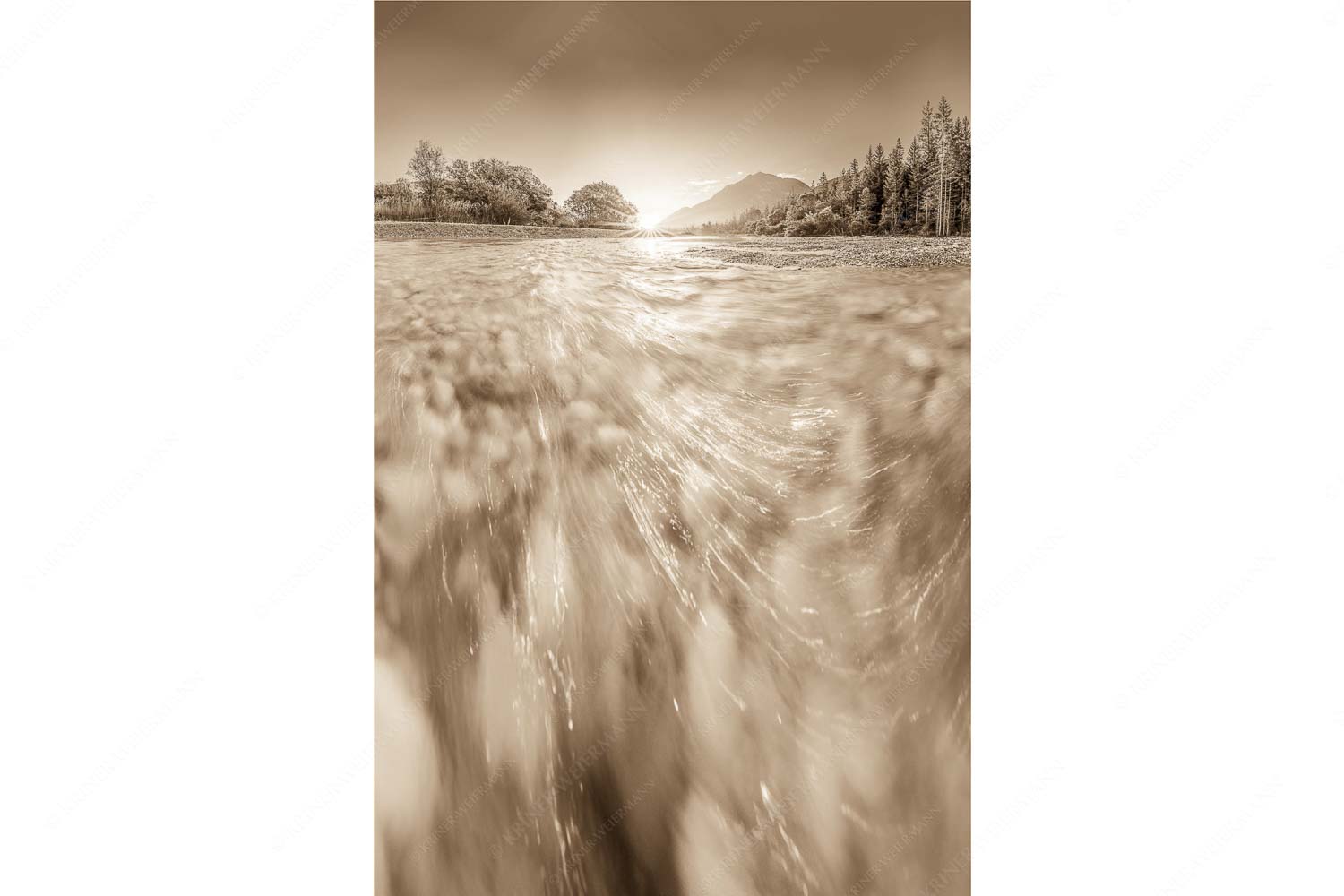 Freude am Fließen – Seitenverhältnis 2:3 — Isar Wasser Sonnenaufgang an der Isar mit Karwendelgebirge