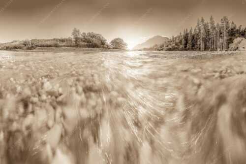 Sonnenaufgang an der Isar mit Karwendelgebirge - Freude am Fließen - Seitenverhältnis 3:2 - Isar Wasser - weitere Infos unter https://www.kriner-weiermann.de