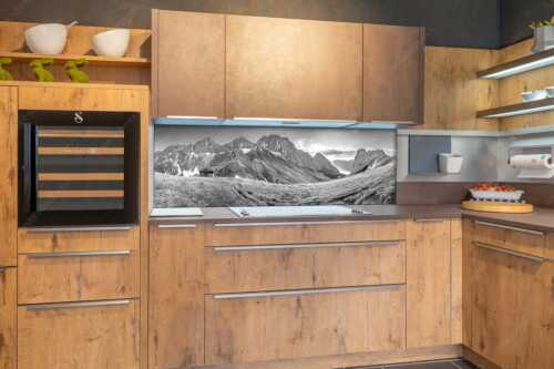 Wanderer blicken über das Puittal im Wetterstein zum bevorstehenden Sonnenaufgang - Freude wenn sie aufgeht - Größe ca. 180x60cm, Seitenverhältnis 3:1 - Wandern ins Puittal im Wetterstein - weitere Infos unter https://www.kriner-weiermann.de