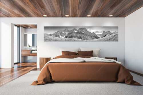 Wanderer blicken über das Puittal im Wetterstein zum bevorstehenden Sonnenaufgang - Freude wenn sie aufgeht - Größe ca. 300x60cm, Seitenverhältnis 5:1 - Wandern ins Puittal im Wetterstein - weitere Infos unter https://www.kriner-weiermann.de