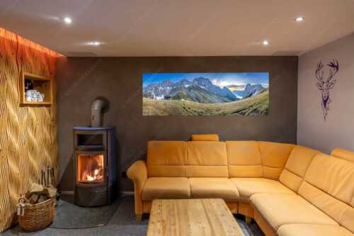 Wanderer blicken über das Puittal im Wetterstein zum bevorstehenden Sonnenaufgang - Freude wenn sie aufgeht - Größe ca. 180x60cm, Seitenverhältnis 3:1 - Wandern ins Puittal im Wetterstein - weitere Infos unter https://www.kriner-weiermann.de