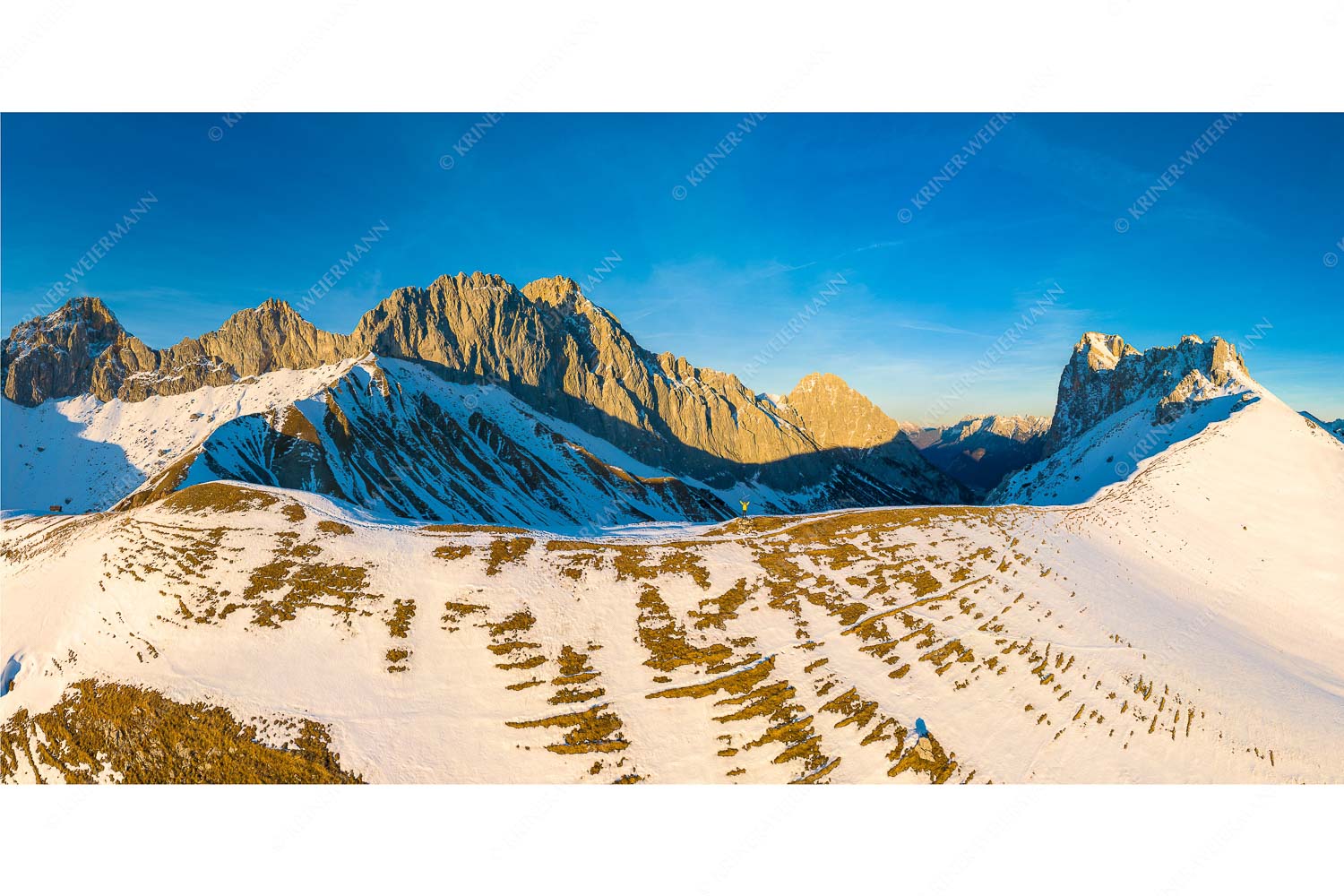 Blick über das Puittal zur Schüsselkar- und Leutascher Dreitorspitze im Wettersteingebirge
