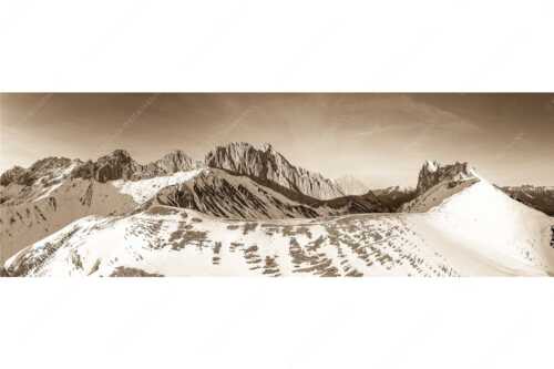 Blick über das Puittal zur Schüsselkar- und Leutascher Dreitorspitze im Wettersteingebirge - Freudige Aktion - Seitenverhältnis 3:1 - Winterwanderung Wetterstein - weitere Infos unter https://www.kriner-weiermann.de