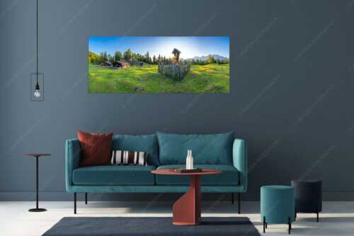 Sonnenaufgang auf der Alm mit Karwendel im Hintergrund - Friedlicher Morgen - Größe ca. 175x70cm, Seitenverhältnis 2,5:1 - Feldkreuz mit Karwendel - weitere Infos unter https://www.kriner-weiermann.de