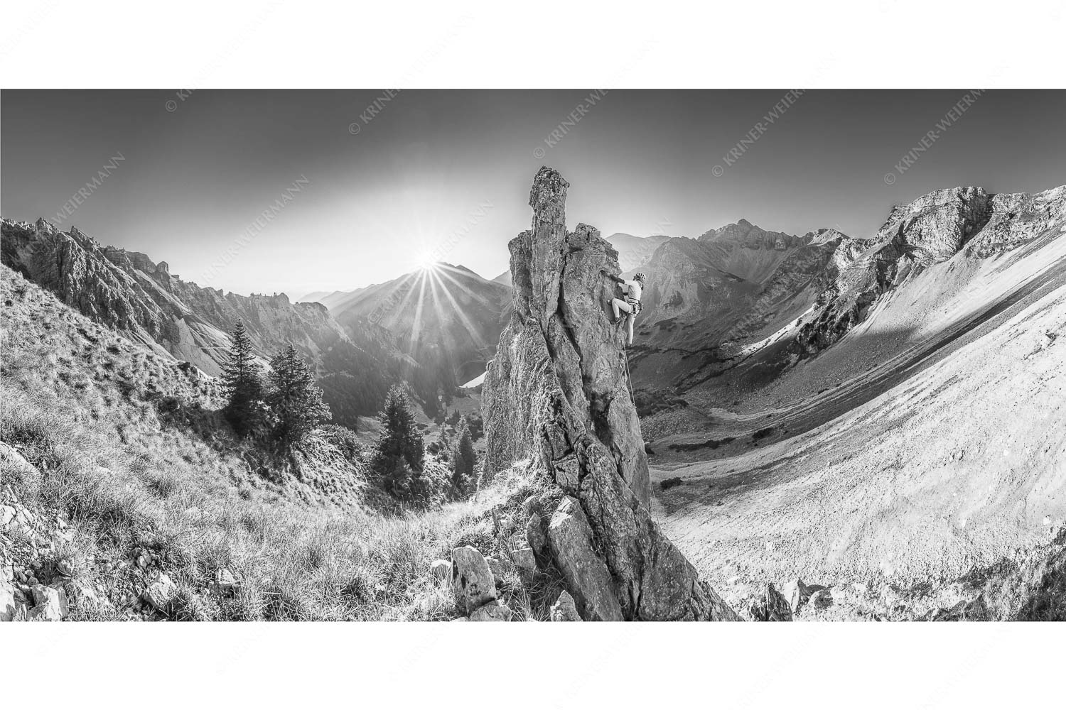 Früh am Fels – Seitenverhältnis 2:1 — Klettern im Soierngebirge Klettererin unterwegs im Soiern bei Sonnenaufgang