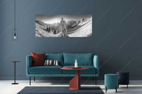 Klettererin unterwegs im Soiern bei Sonnenaufgang - Früh am Fels - Größe ca. 175x70cm, Seitenverhältnis 2,5:1 - Klettern im Soierngebirge - weitere Infos unter https://www.kriner-weiermann.de