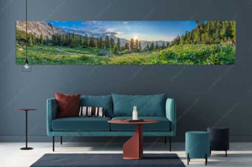 Die letzten Sonnenstrahlen wärmen noch die Almwiesen rund um das Schachenschloss - Frühling am Schachen - Größe ca. 350x70cm, Seitenverhältnis 5:1 - Sonnenuntergang im Wettersteingebirge - weitere Infos unter https://www.kriner-weiermann.de