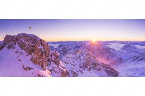 Herrlicher Morgen im Winter - Glasklar - Seitenverhältnis 2,5:1 - Zugspitze Sonnenaufgang - weitere Infos unter https://www.kriner-weiermann.de