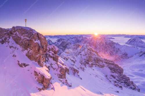 Herrlicher Morgen im Winter - Glasklar - Seitenverhältnis 3:2 - Zugspitze Sonnenaufgang - weitere Infos unter https://www.kriner-weiermann.de