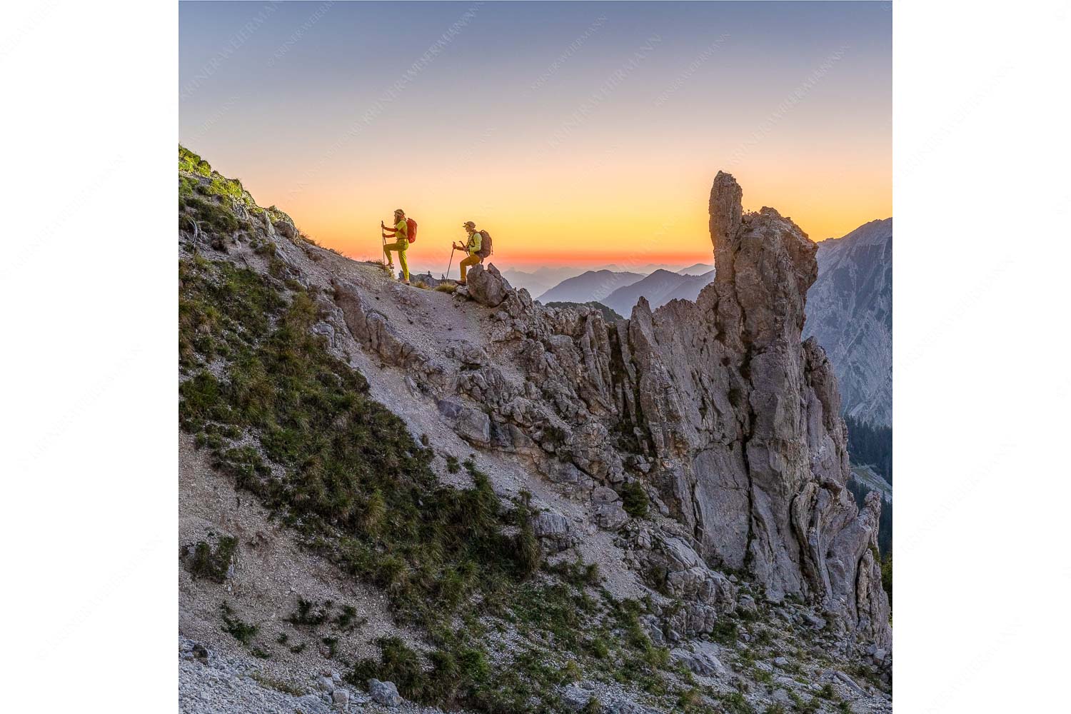 Götterdämmerung – Seitenverhältnis 1:1 — Aufstieg im Soierngebirge Die Morgendämmerung verspricht ein tolles Erlebnis im Aufstieg zur Schöttlkarspitze