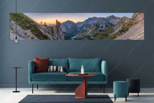 Die Morgendämmerung verspricht ein tolles Erlebnis im Aufstieg zur Schöttlkarspitze - Götterdämmerung - Größe ca. 350x70cm, Seitenverhältnis 5:1 - Aufstieg im Soierngebirge - weitere Infos unter https://www.kriner-weiermann.de