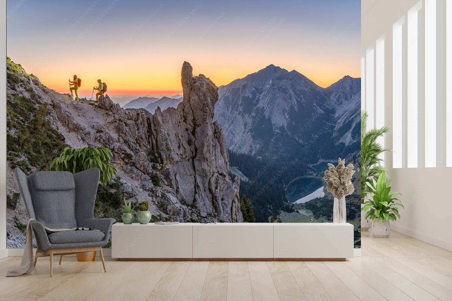 Götterdämmerung – Größe ca. 300x200cm, Seitenverhältnis 3:2 — Aufstieg im Soierngebirge Die Morgendämmerung verspricht ein tolles Erlebnis im Aufstieg zur Schöttlkarspitze - Götterdämmerung - Größe ca. 300x200cm, Seitenverhältnis 3:2 - Aufstieg im Soierngebirge - weitere Infos unter https://www.kriner-weiermann.de