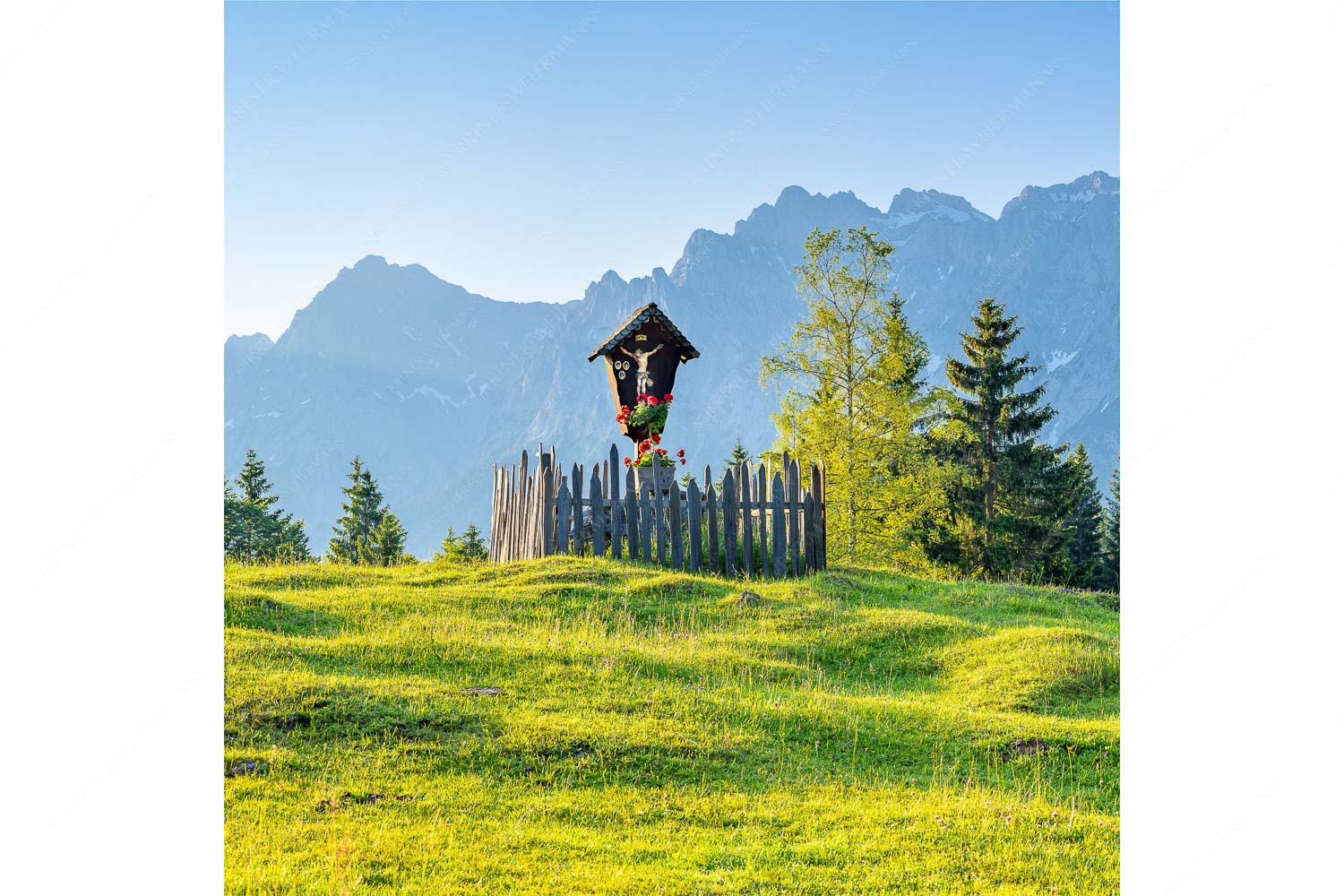 Wegkreuz mit Wörner, Tiefkarspitze und Westlicher Karwendelspitze