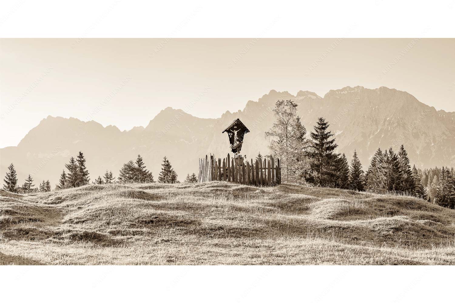 Wegkreuz mit Wörner, Tiefkarspitze und Westlicher Karwendelspitze