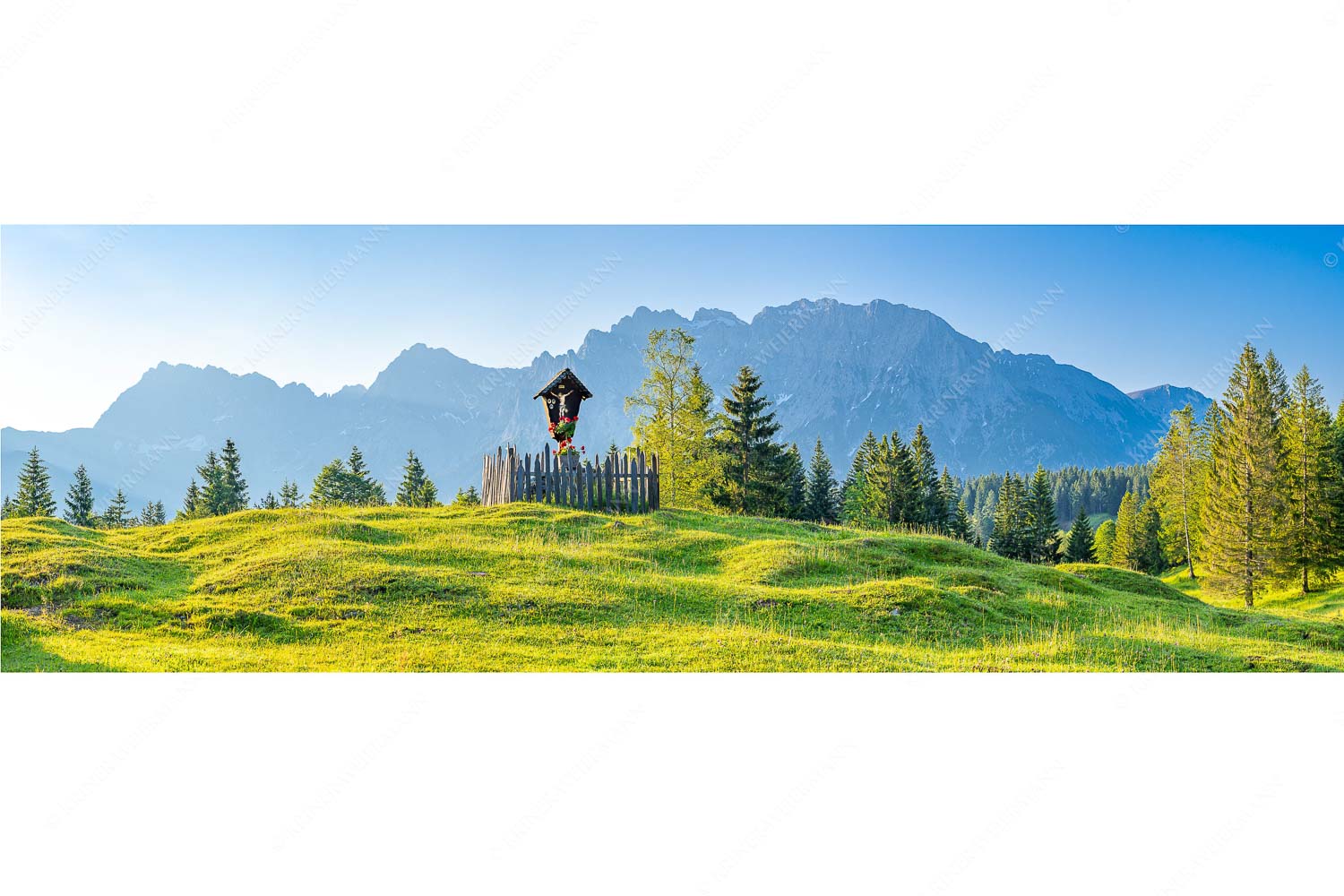 Wegkreuz mit Wörner, Tiefkarspitze und Westlicher Karwendelspitze