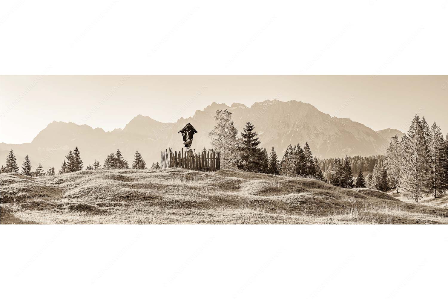 Wegkreuz mit Wörner, Tiefkarspitze und Westlicher Karwendelspitze