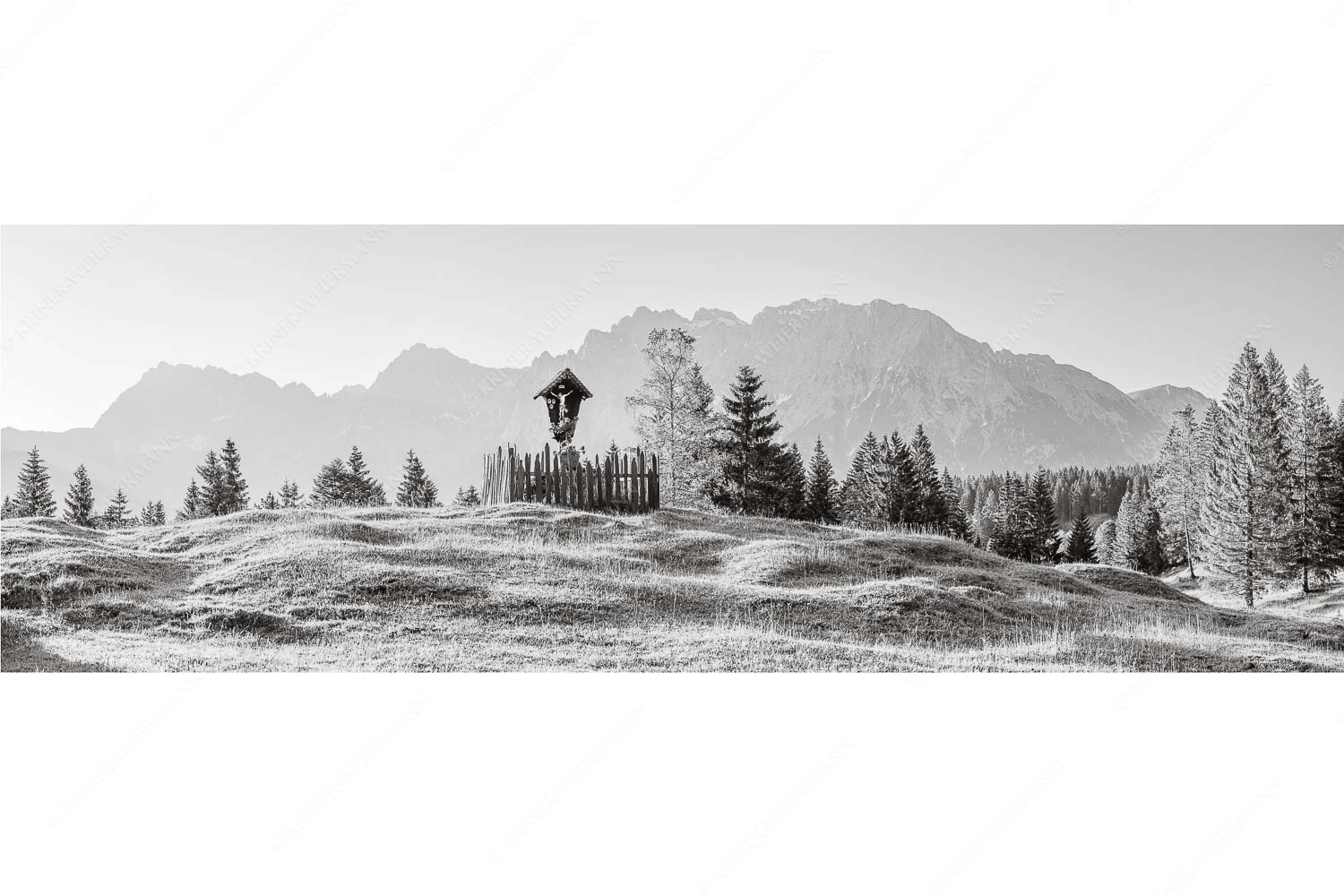 Wegkreuz mit Wörner, Tiefkarspitze und Westlicher Karwendelspitze