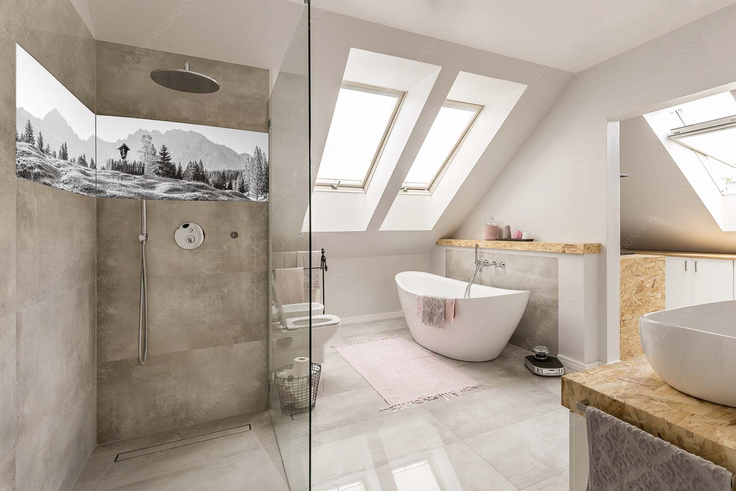 Göttlich – Größe ca. 240x60cm, Seitenverhältnis 4:1 — Feldkreuz in den Buckelwiesen mit Karwendel Wegkreuz mit Wörner, Tiefkarspitze und Westlicher Karwendelspitze - Göttlich - Größe ca. 240x60cm, Seitenverhältnis 4:1 - Feldkreuz in den Buckelwiesen mit Karwendel - weitere Infos unter https://www.kriner-weiermann.de