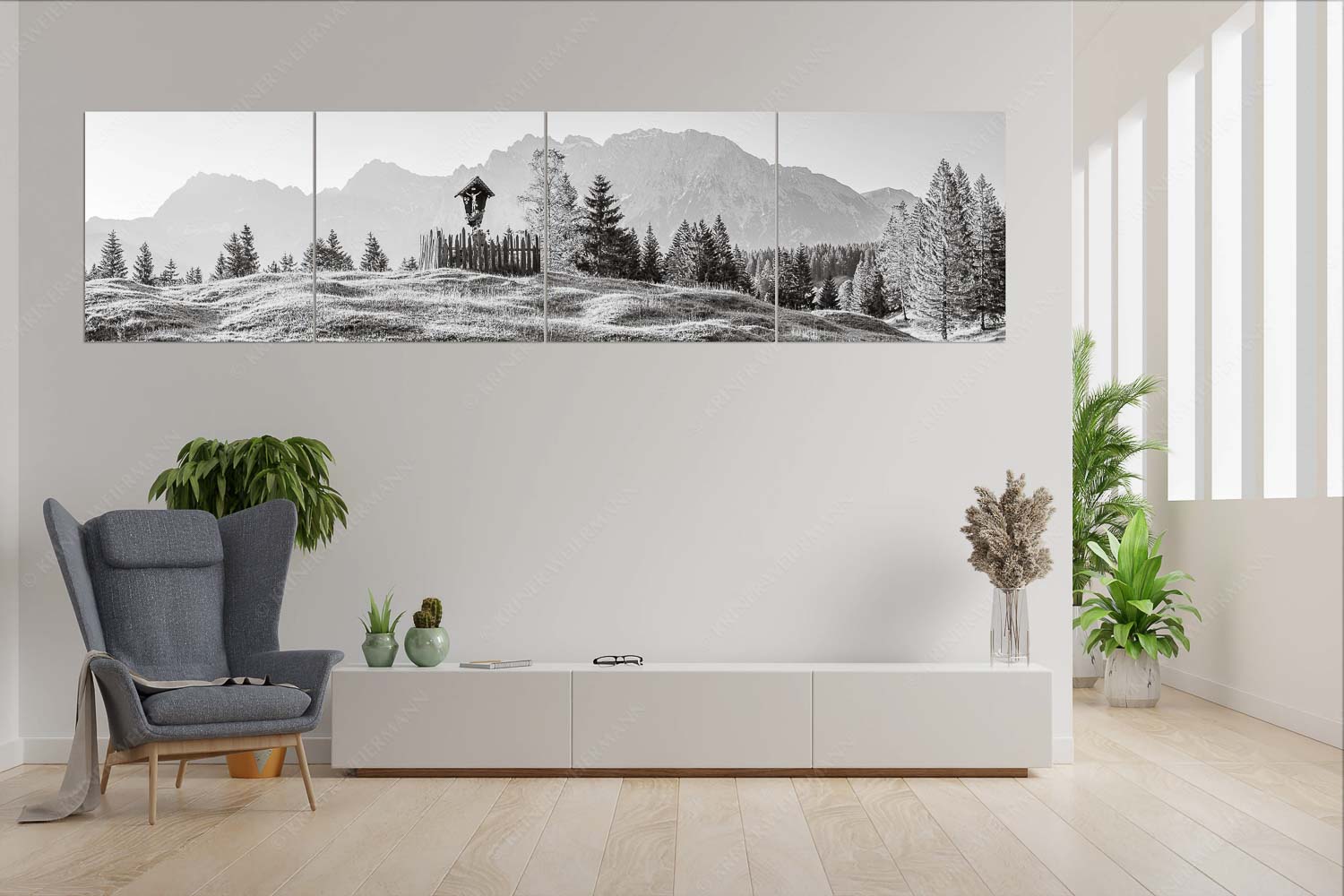 Göttlich – 4er Split, Größe ca. 280x70cm, Seitenverhältnis 4 — Feldkreuz in den Buckelwiesen mit Karwendel Wegkreuz mit Wörner, Tiefkarspitze und Westlicher Karwendelspitze - Göttlich - 4er Split, Größe ca. 280x70cm, Seitenverhältnis 4 - Feldkreuz in den Buckelwiesen mit Karwendel - weitere Infos unter https://www.kriner-weiermann.de